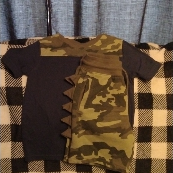 ๐๐BOYS 365KIDS FROM GARANIMALS CAMO/NAVY BLUE SHORT SLEEVE SHORT SET๐๐ - Picture 3 of 5